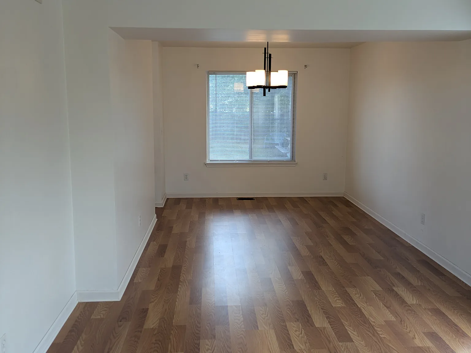 4 bed, 2.5 bath, 1799 sqft, $2,950 — Photo 4