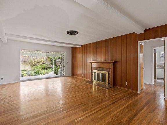 4th image of 7102 Mammoth Ave