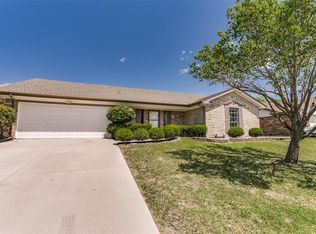6729 Fair Meadows Dr, North Richland Hills, TX 76182