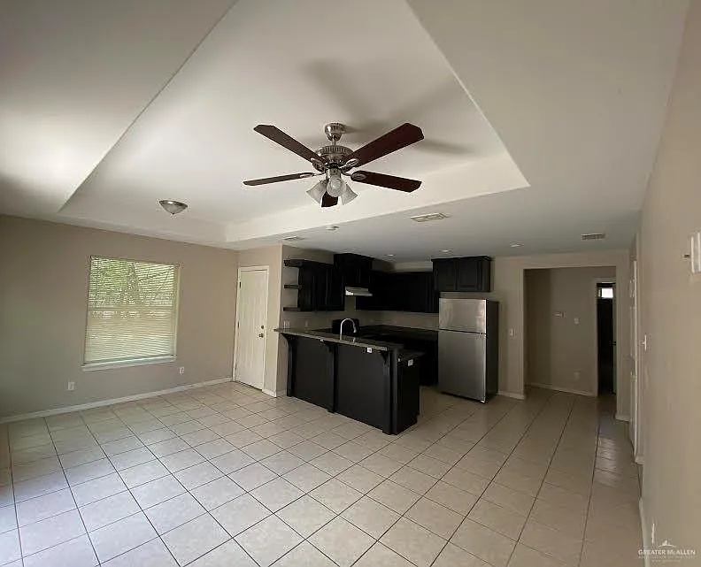 3 bed, 2.0 bath, 1050 sqft, $1,050 — Photo 2