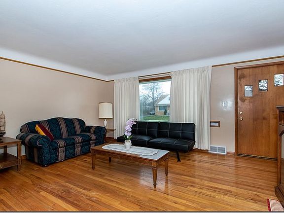 2nd image of 26371 Parklane Dr