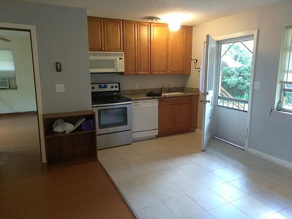3rd image of 3955 Oak St APT 4