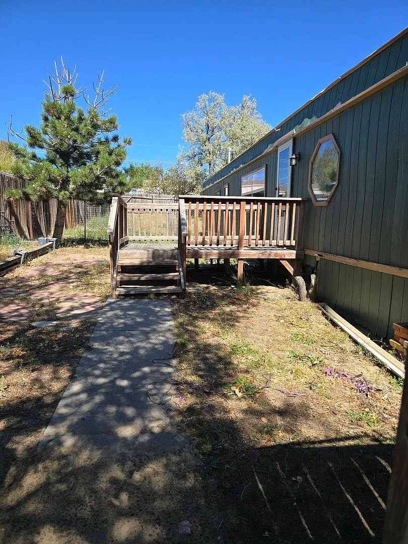 Older Mobile Home, Quiet Neighborhood, Fenced Lot — Photo 3