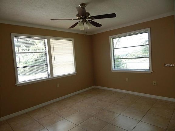 5th image of 109 Edgewater Dr