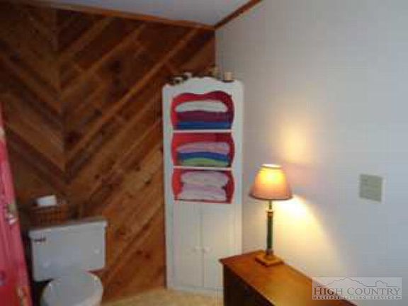 3rd image of 807 Quail Hollow Road