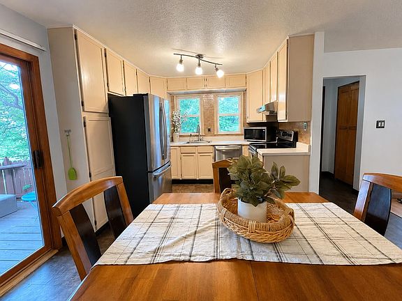 4th image of 624 Saint Andrew St