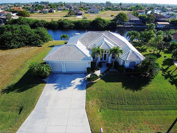 3rd image of 423 NW 36th Pl