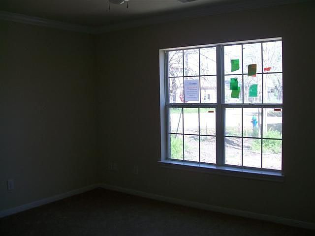 2nd image of 2915 Wayne St