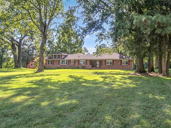 3rd image of 1001 Five Forks Rd