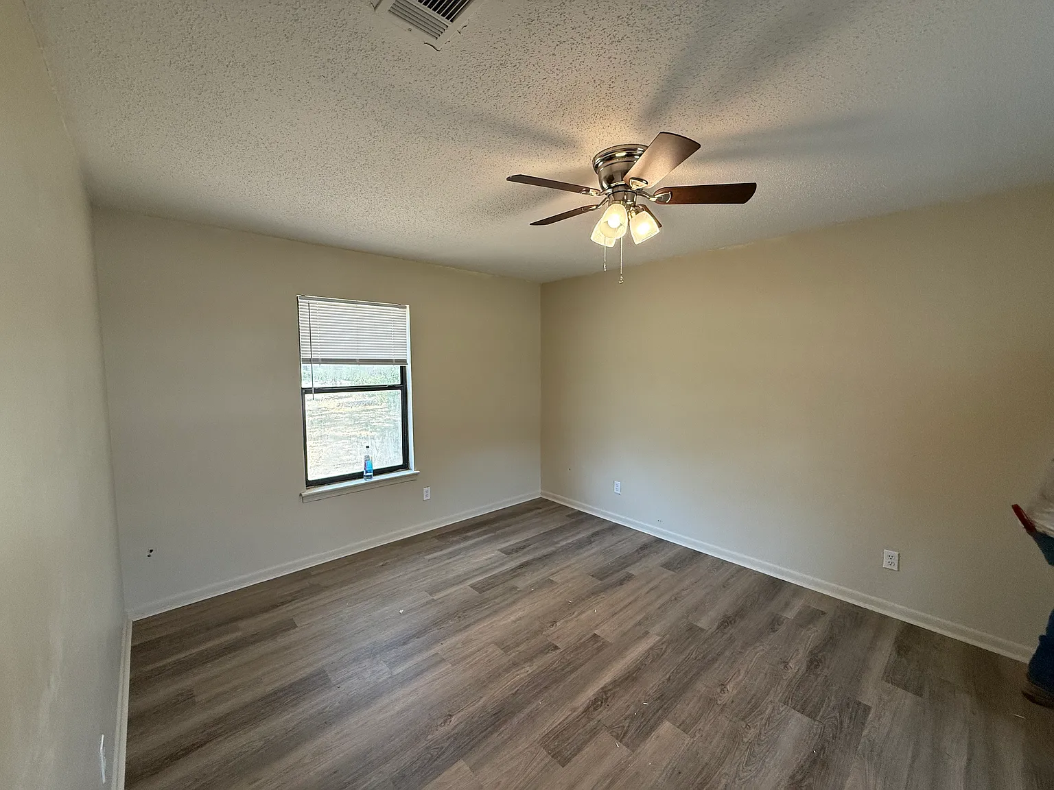 115 Pulaski Dr — Photo 2