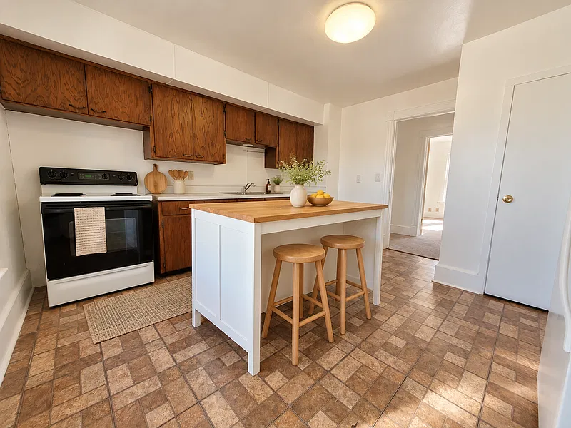 2 bed, 1.0 bath, $1,100 — Photo 2