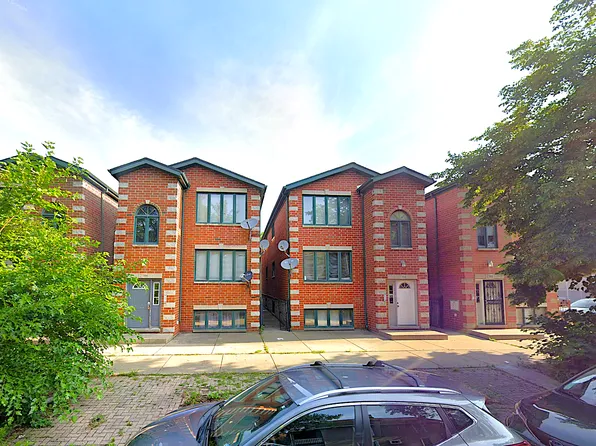 2704 W 37th Pl APT 2, Chicago, IL 60632