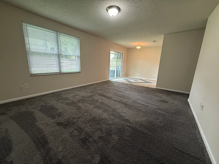 805 Meadowbrook Dr #B — Photo 6