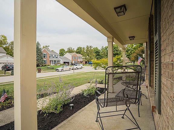 3rd image of 887 Fawnhill Dr