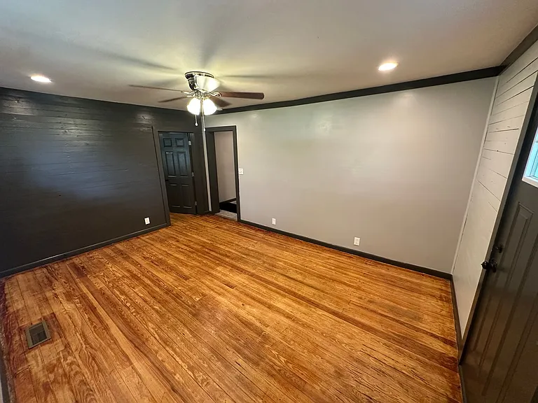 408 Spence Ln — Photo 6