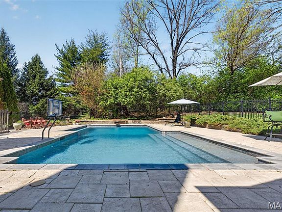 2nd image of 10600 Country View Dr
