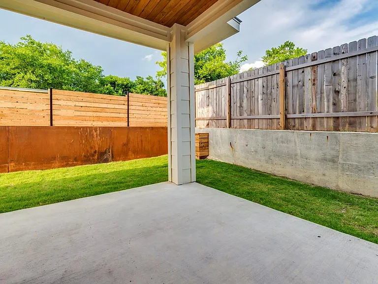 6412 Carson Rdg #B — Photo 26