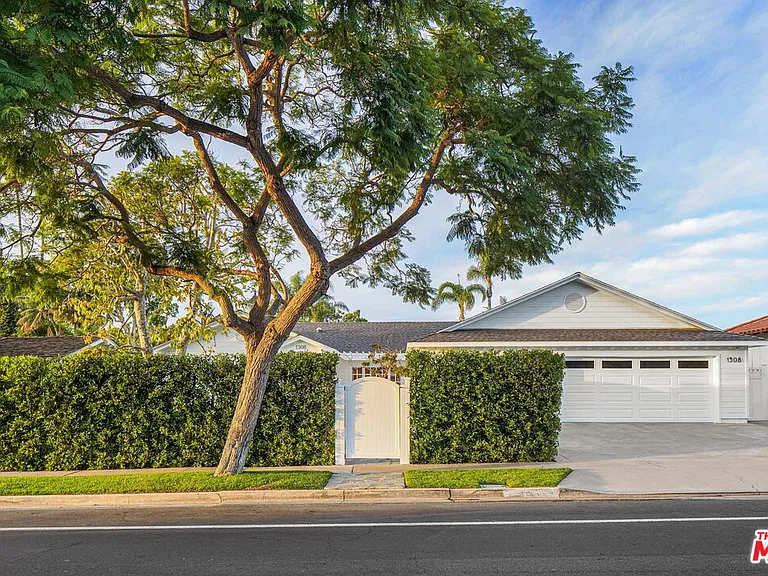 1308 Mariners Dr — Photo 9
