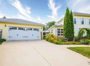 411 E Washington St, Mount Carroll, IL 61053