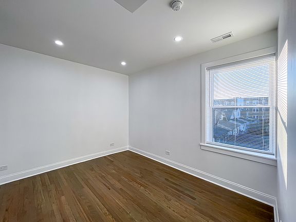 3rd image of 3216 W Olive Ave #1C