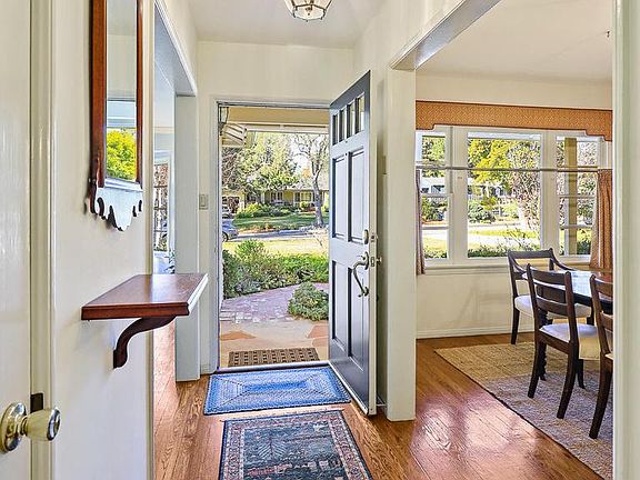 4th image of 4740 Vineta Ave