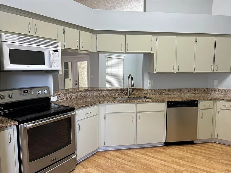 8718 Imperial Ct — Photo 2