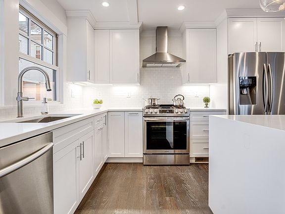 5th image of 29 Saint Sauveur Ct #29