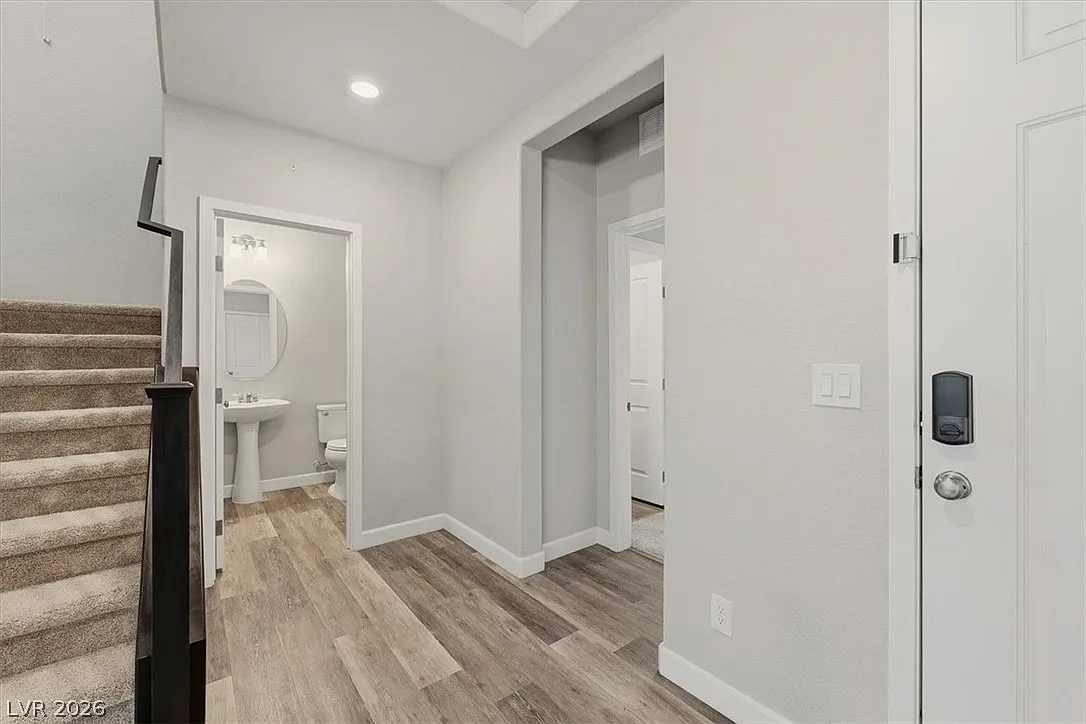 5 bed, 4.0 bath, 2850 sqft, $4,230 — Photo 3