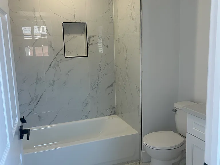 1419 E 61st St #2 — Photo 6