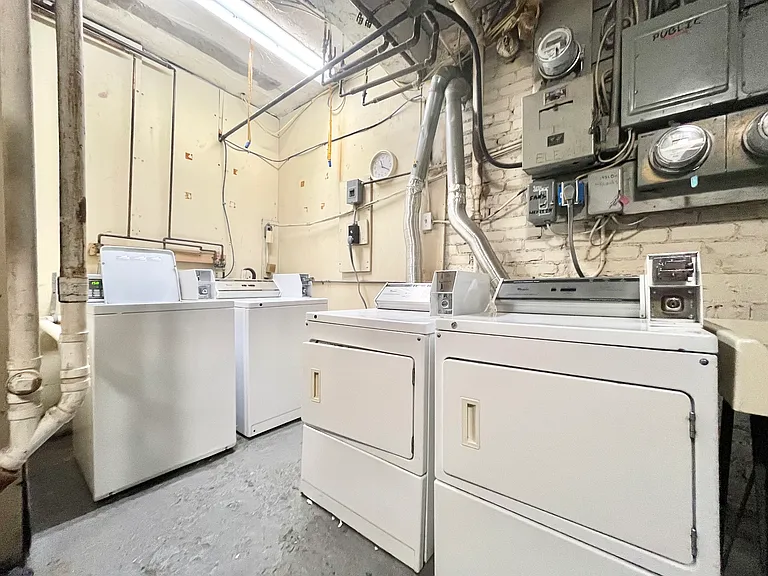 129 Chiswick Rd #13 — Photo 14