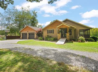 93 Strawberry Ln, Clyde, NC 28721