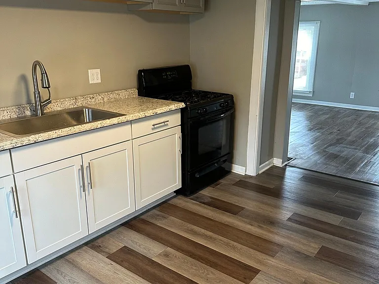295 S Wabash Ave #2 — Photo 2