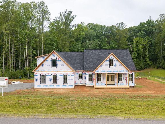 2nd image of 38 Dahlia Ln