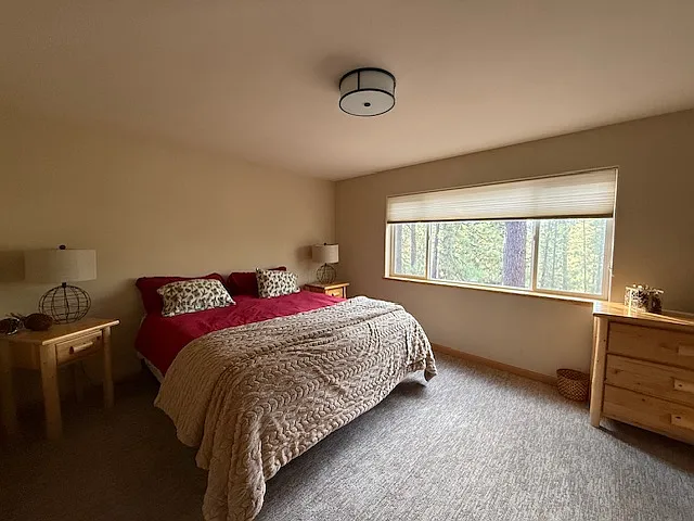 Upstairs ensuite with king bed and great views!