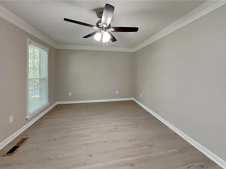 385 Deerwood Dr — Photo 18