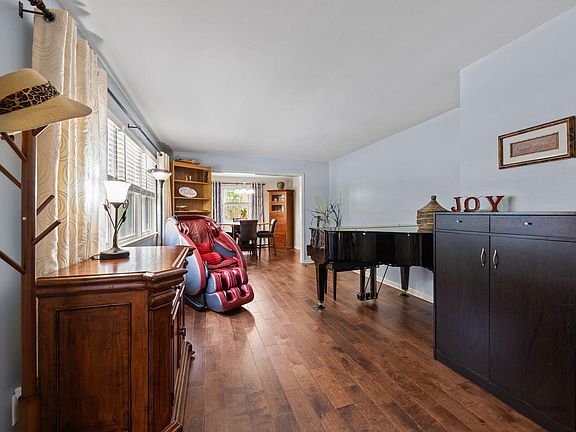 5th image of 5904 Deblyn Ave