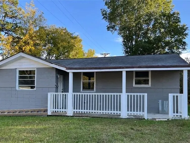 108 E Old Post Rd — Photo 1
