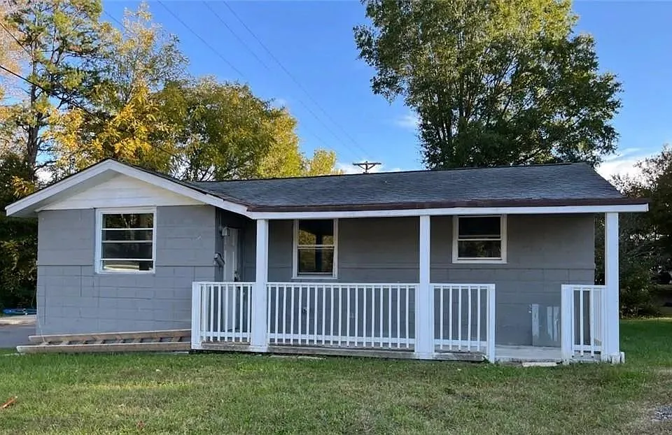 108 E Old Post Rd