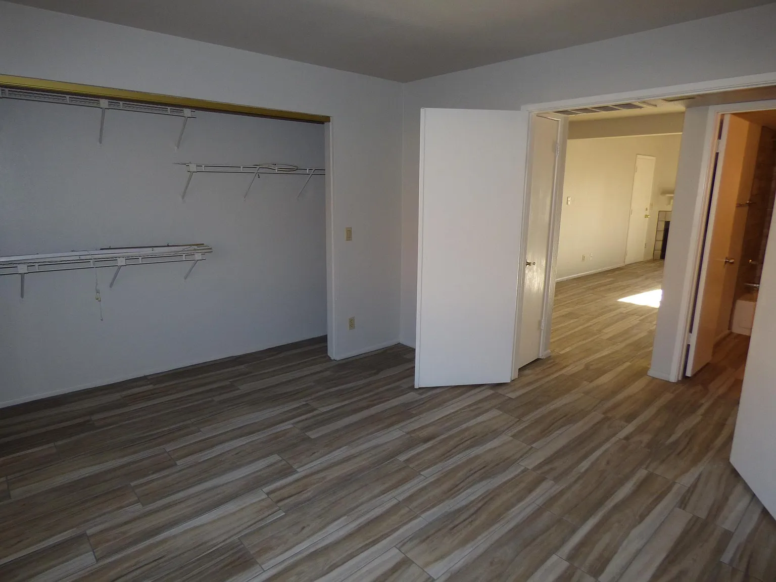 2 bed, 900 sqft, $1,400 — Photo 3