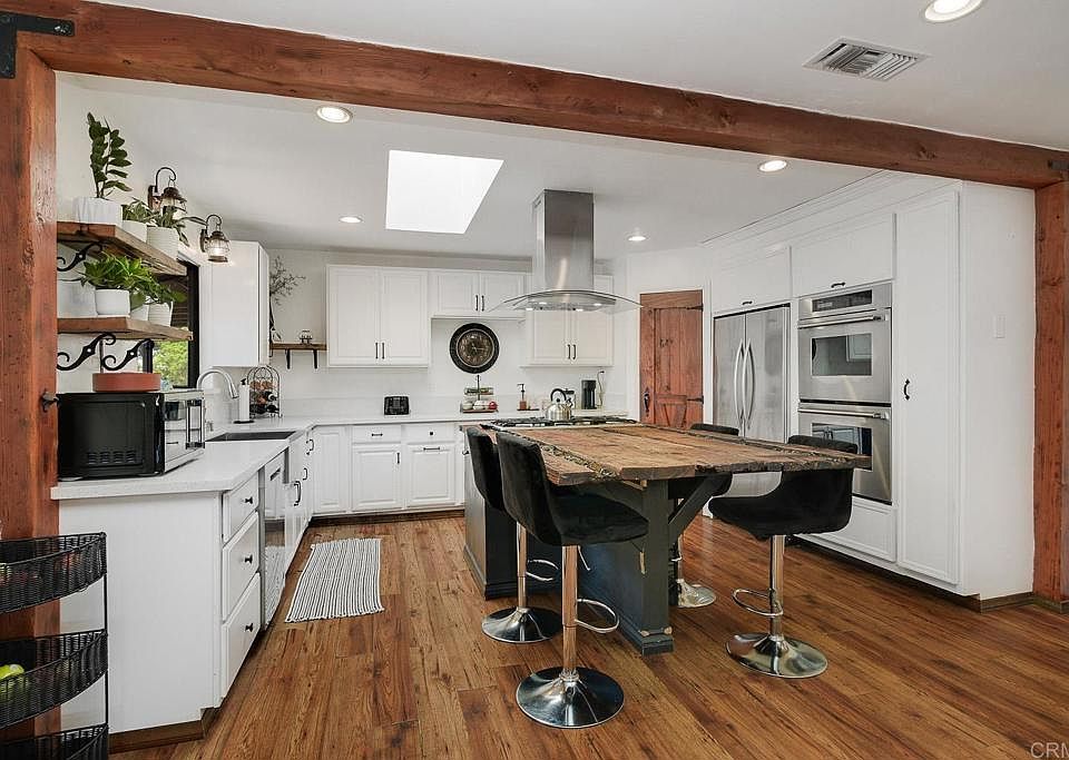 1st image of 2941 Pioneer Way