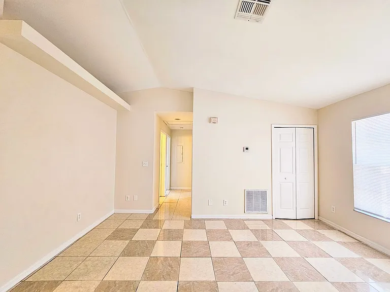 4916 Leonard Blvd S — Photo 4