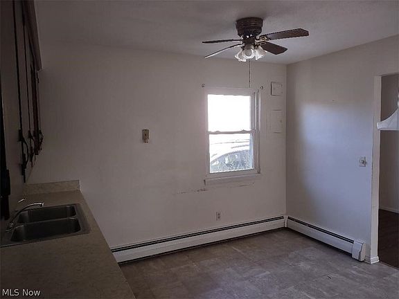 4th image of 848 Sandalwood Dr