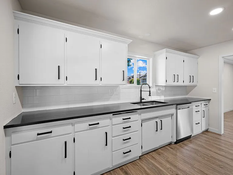 7904 N Crestline St — Photo 11