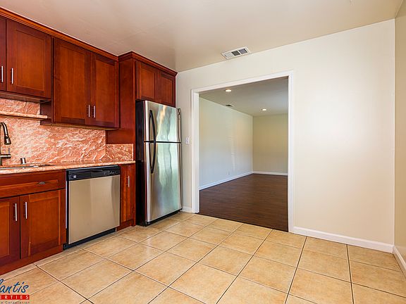 4th image of 89 Gladys Ave #A