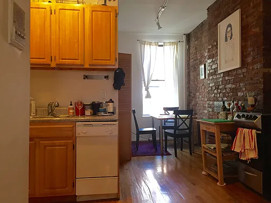 Rented by Bryan L Rozencwaig, LREB | media 23