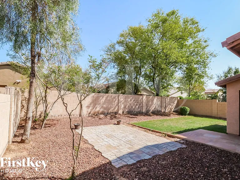 16196 W Hearn Rd — Photo 15