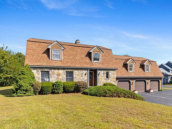 3rd image of 4 Indian Brook Rd
