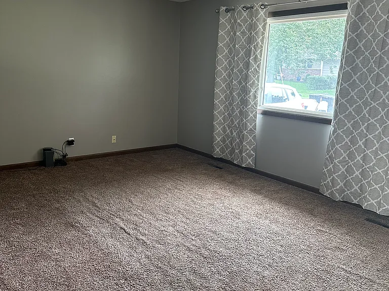 1100 Cold Spring Rd — Photo 5