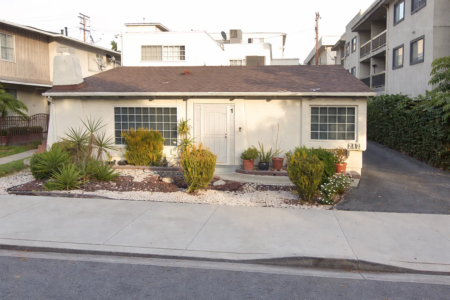 3 bed, 1250 sqft, $4,100 — Photo 3