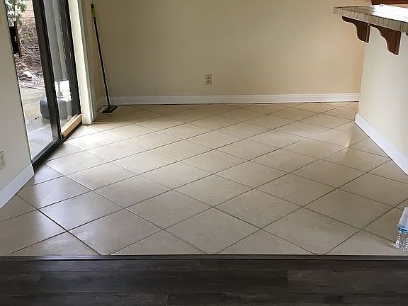 Dining room connecting to LR